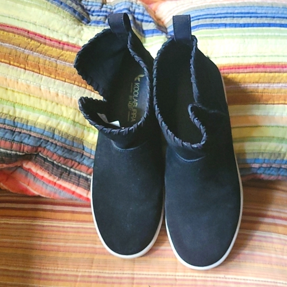 UGG Koolaburra Rilee black suede pull on ankle boot Size 9